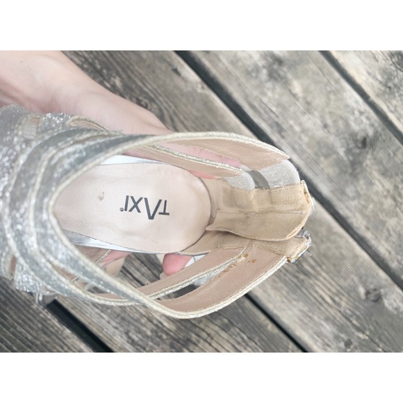 🌸2/$30 Taxi silver strappy high heeled shoes - Picture 4 of 8